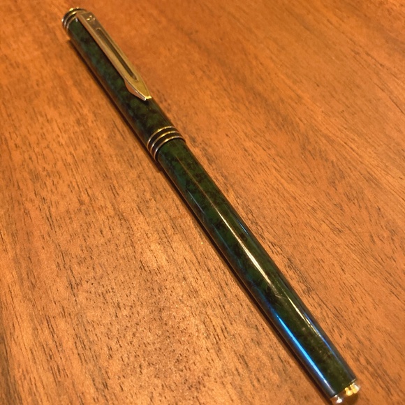 Waterman Exclusive Fountain Pen 18K ideal Nib, Green Marble - Picture 2 of 5